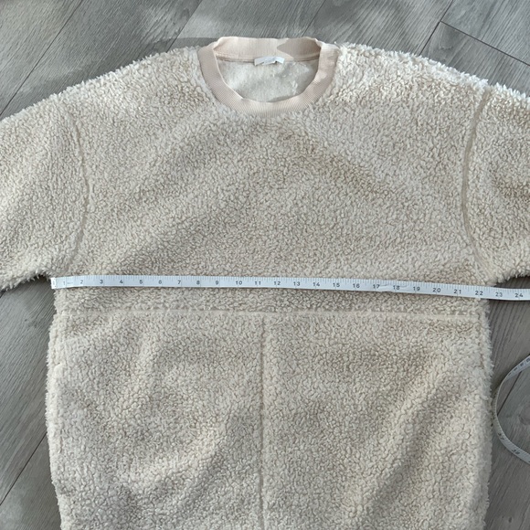 COS Sherpa Teddy Crew Sweater - Picture 5 of 9